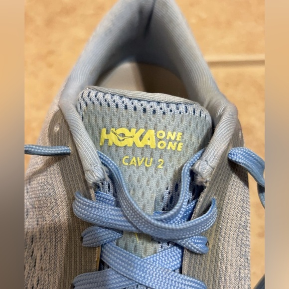 HOKAS One One Cavu 2 size 6.5 - Picture 2 of 6